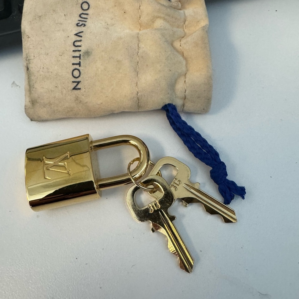 Brand new LV lock and 2 keys